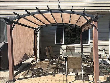 469 NE Nantucket St — Photo 25