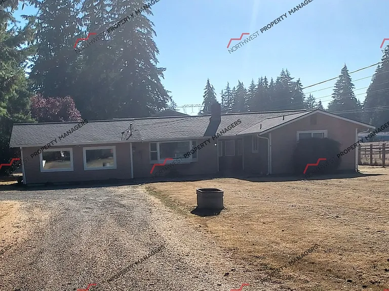 7149 Meridian Rd SE — Photo 2