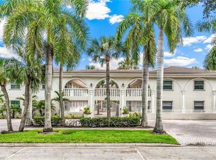 980 7th Ave S APT 201, Naples, FL 34102