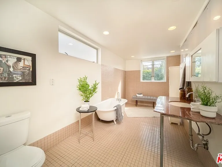 46 Rose Ave — Photo 36