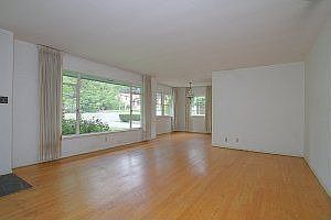 3rd image of 258 N Mayflower Ave