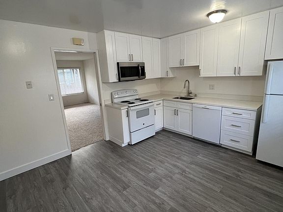 3rd image of 458 Lincoln Cir #4