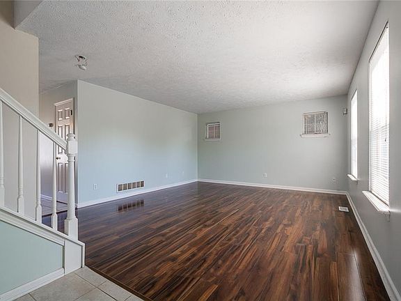 4th image of 2387 E 39th St