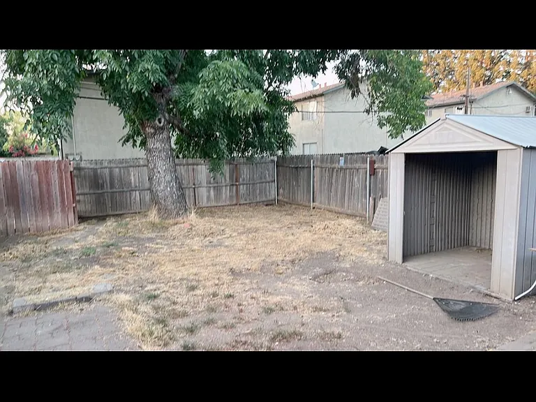 Walnut Ave — Photo 10