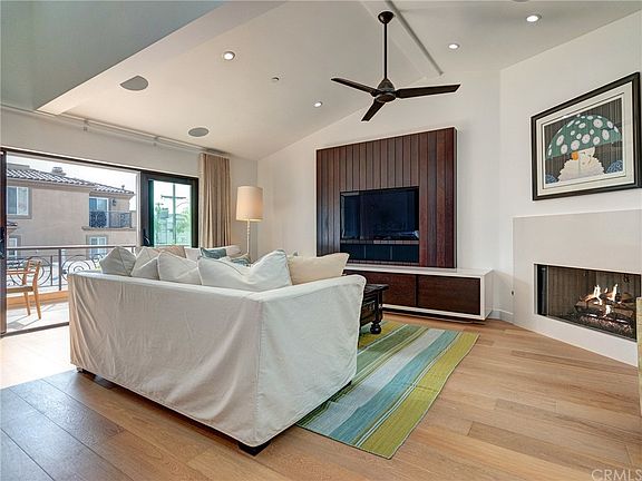 3rd image of 132 Monterey Blvd