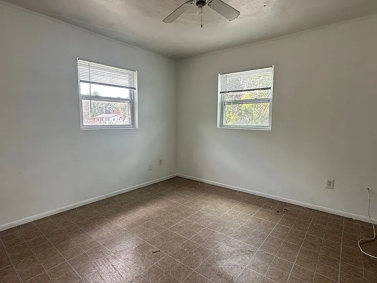 919 Pine St — Photo 5