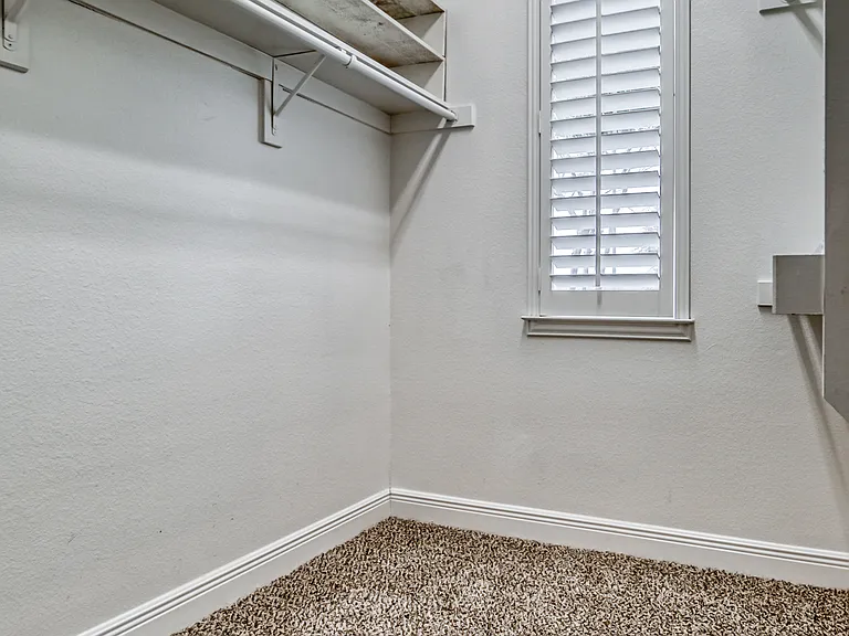 6533 Riveredge Dr — Photo 56