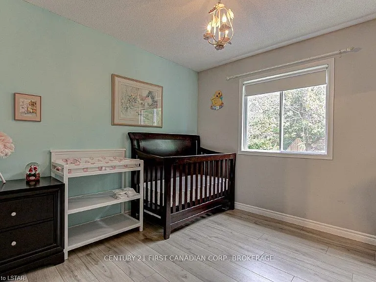 91 Meadowridge Rd — Photo 16