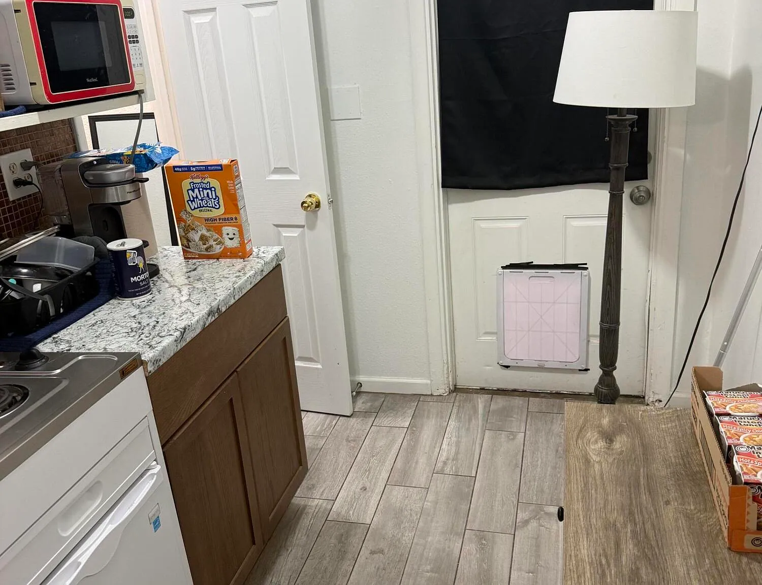 1 bed, 1.0 bath, 276 sqft, $1,050 — Photo 2
