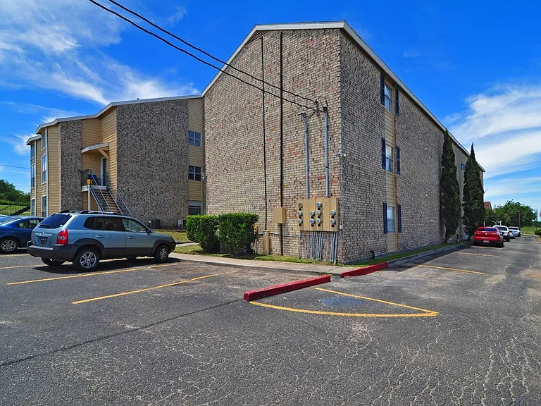 South Fork Apartments — Photo 15