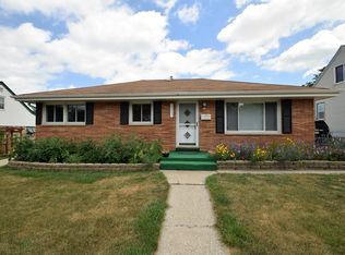 6221 W Kinnickinnic River Pkwy, Milwaukee, WI 53219