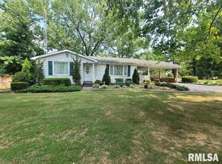 250 W Pine St, Albion, IL