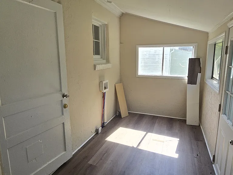 1011 Adair St — Photo 8