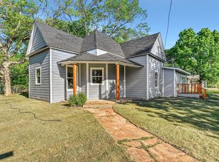 702 S 4th St, Bonham, TX 75418