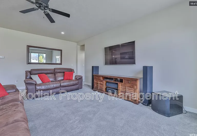 1463 S Kentucky Derby Way — Photo 7