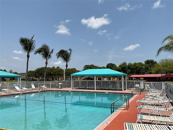 2nd image of 2504 SE 14 Avenue #285