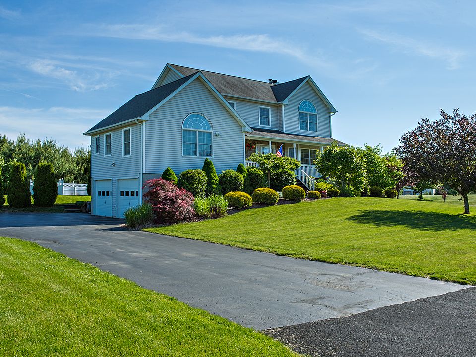 1st image of 39 Heritage Ln