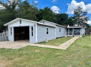 360 Ballpark Rd, Goliad, TX 77963