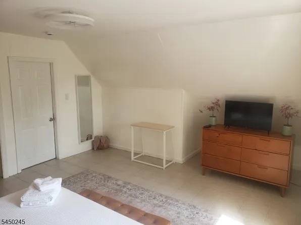 187 Milford Ave #3, Newark, NJ 07108