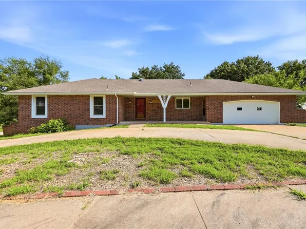 7400 E 126th St, Grandview, MO 64030