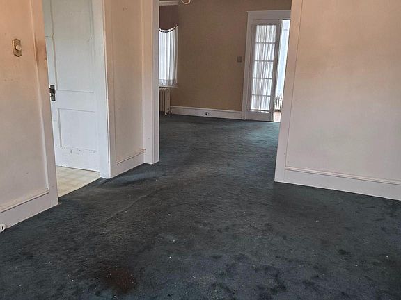 5th image of 239 W Fornance St