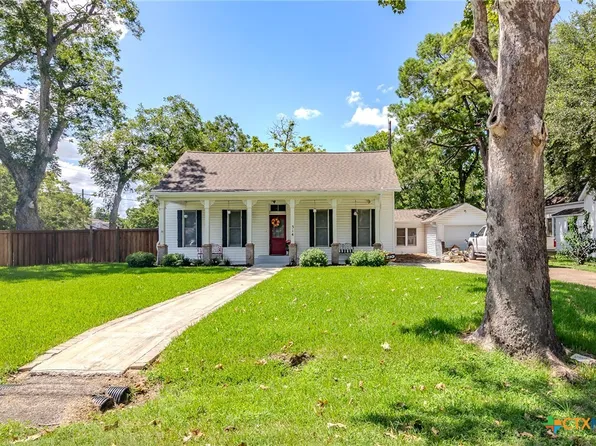314 W Church St, Edna, TX 77957