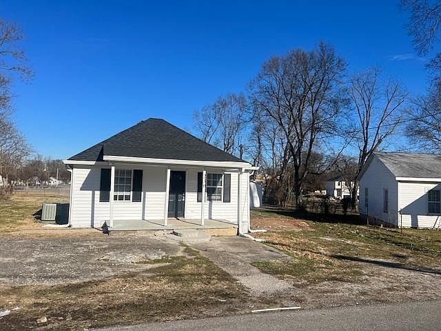 1st image of 230 W 15th Ave