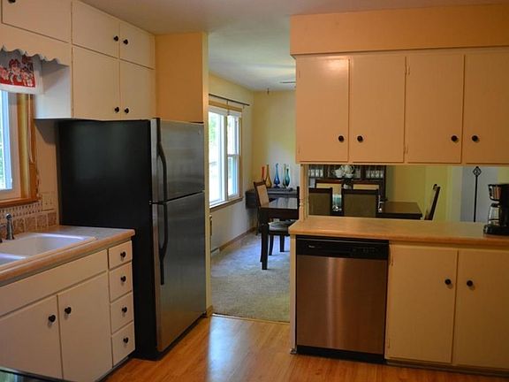 3rd image of 1731 Manor Dr