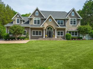 7 Northfield Dr, Northport, NY 11768