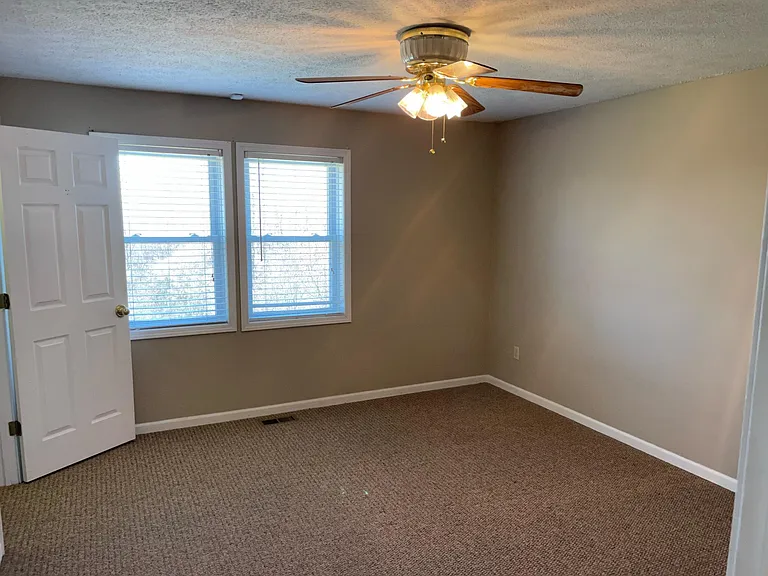 Bay Heights Cir — Photo 35