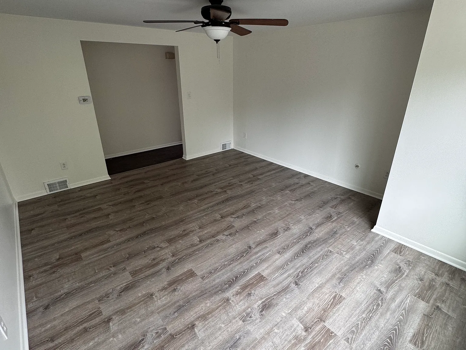 3 bed, 1000 sqft, $1,500 — Photo 2