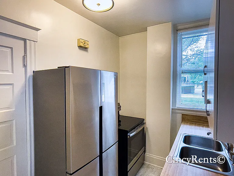 2800 Observatory Ave #1 — Photo 12