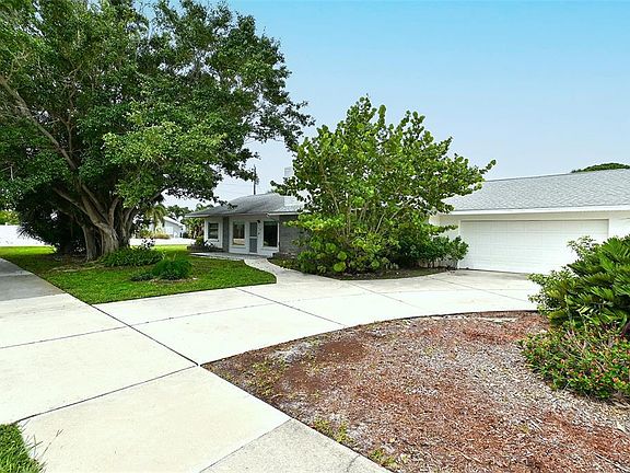 5th image of 1108 Harbor Dr S
