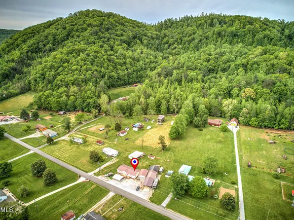 335 Half Moon Rd, Oliver Springs, TN 37840