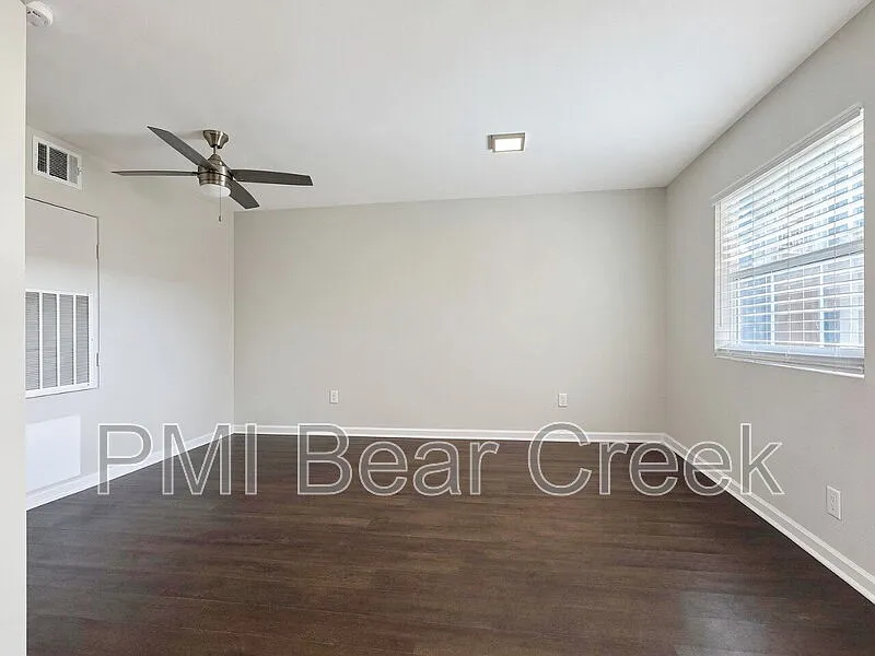 2 bed, 1.0 bath, 704 sqft, $1,025 — Photo 4