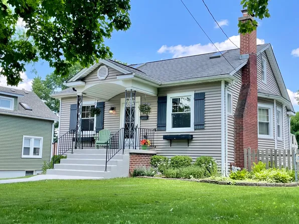 402 S 11th Ave, St Charles, IL 60174