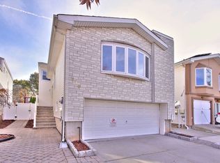 376 Green Valley Rd, Staten Island, NY 10312
