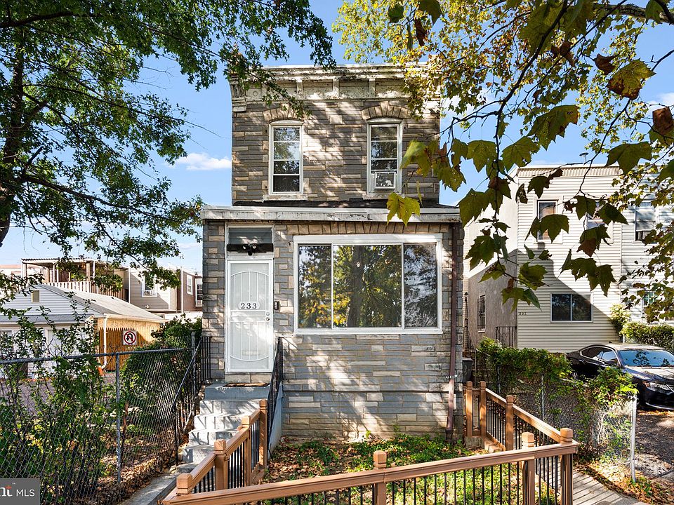 1st image of 233 W Roosevelt Blvd