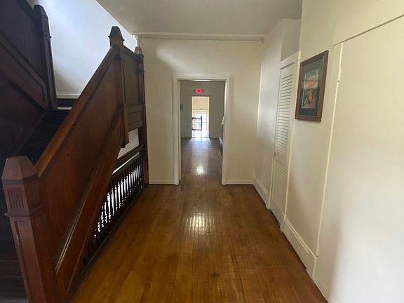 4th image of 4806 Euclid Ave #8