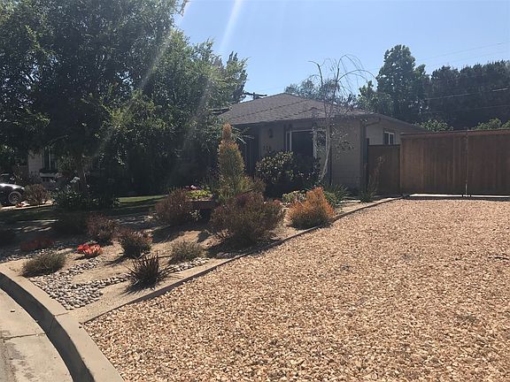 4th image of 778 Blackthorne Ave