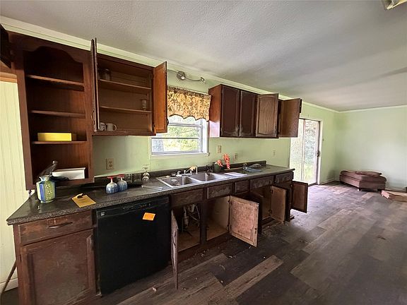 4th image of 9773 Snyder Rd