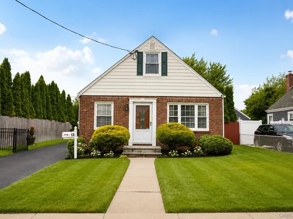 13 Gerald Avenue, Hicksville, NY 11801