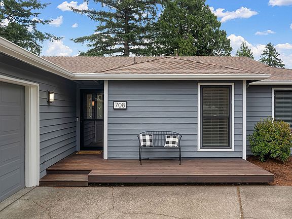 3rd image of 708 NE 238th Pl