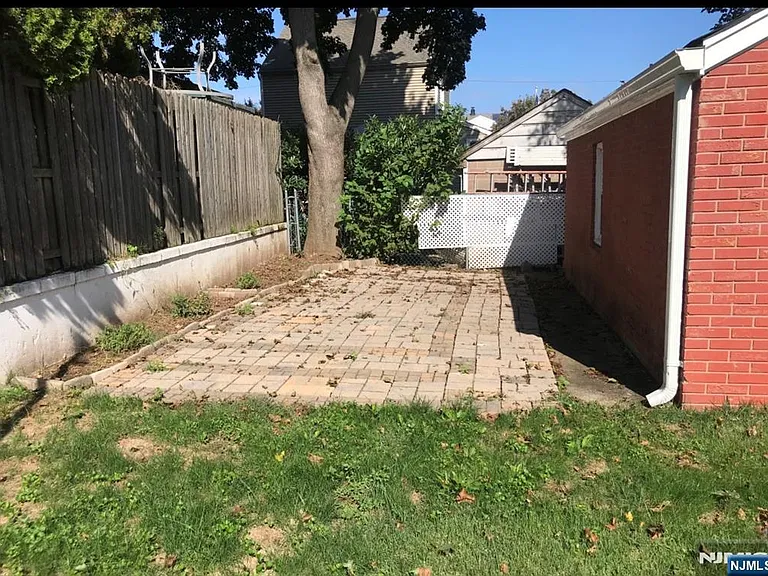 12 Madison Ave — Photo 14