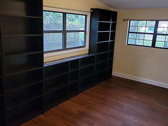 4th image of 2616 Herrick Dr