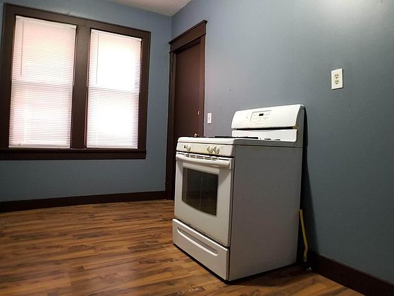 Kitchen (Fridge Not Pictured, but Included)