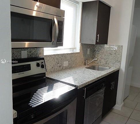 3rd image of 3130 Hibiscus St #3130