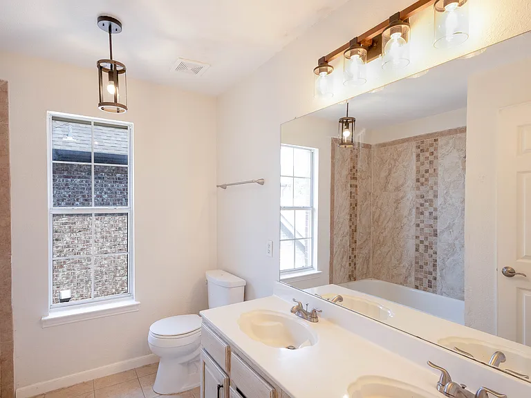 3808 Hunters Trl — Photo 8