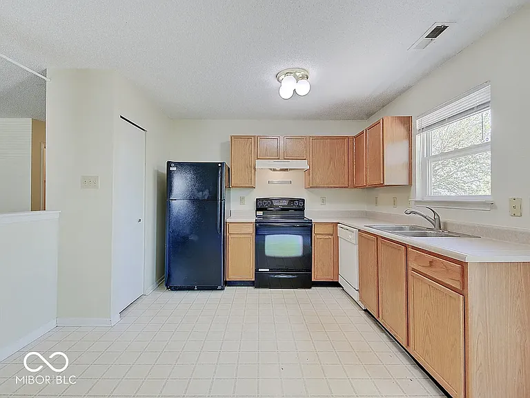 2372 Summerwood Ln — Photo 5