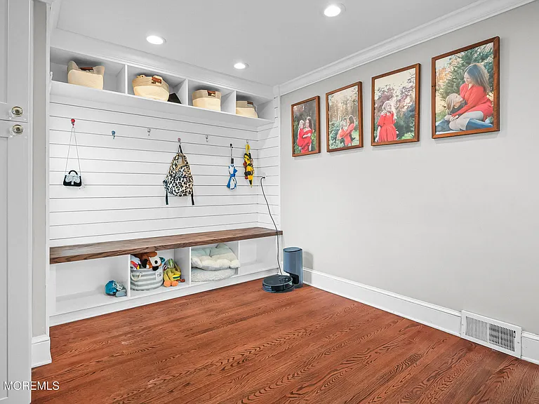 57 Villa Pl — Photo 16